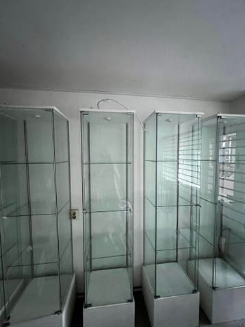 Ikea Vitrines - Glazen Displaykasten met Verlichting