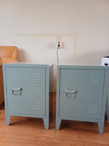 Metalen blauw/groene kastjes