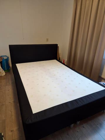 GRATIS: Boxspring/twijfelaar 140x200cm met matras