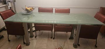 Mooie grote eettafel van gehard glas (dubbellaags) GRATIS