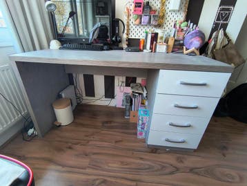 Gratis: Tienerkamer Bed en Bureau - Gebruikt maar Goed