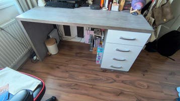 Gratis: Kinderkamer set (bed met opbergruimte + bureau)