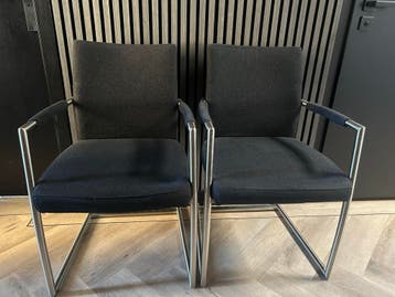 GRATIS!! 6 Zwarte stoffen stoelenmet metalen frame