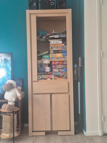 Houten vitrinekast met glazen deur