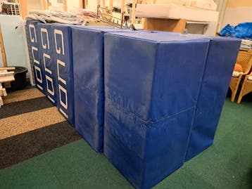 Grote kussens met dekzeil bekleed