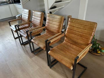 Gratis afhalen 4 stoelen