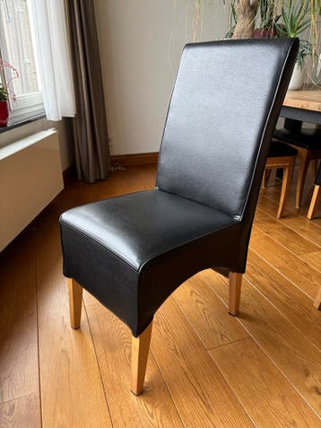 Twee stoelen - Gratis af te halen