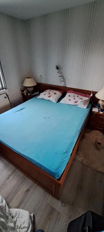 Gratis Tweepersoonsbed met lattenbodems en matras