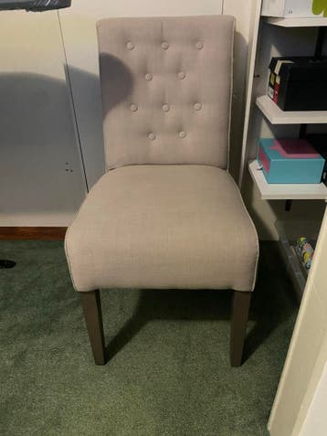 Twee stoelen gratis af te halen