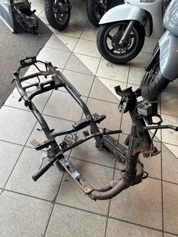 Frame Sym Fiddle 25km met kenteken en framenummers