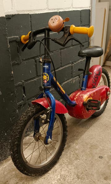 Eerste kinderfiets (evt. met zijwieltjes)