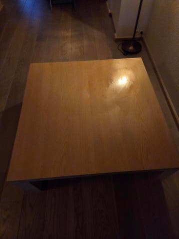 Gratis af te halen vierkante houten tafel