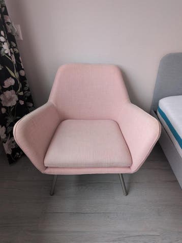 Lichtroze stoel
