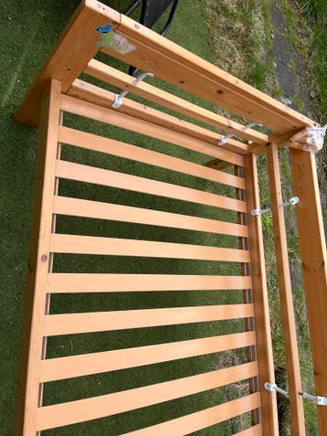 Gratis! Grenen bedframe.