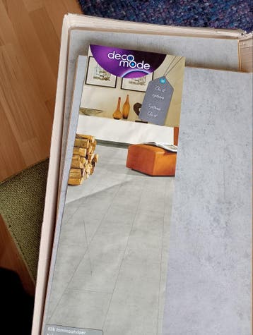 Laminaat:  (ca. 2.9 m²) zie omschrijving