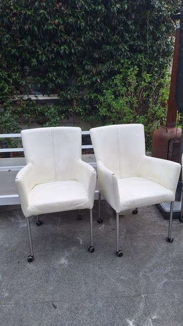 Gratis: 4 leren Eetkamer stoelen op wieltjes