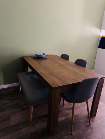 (Gratis) Eettafel met 3 eetstoelen