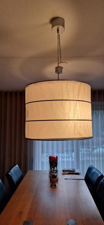 Set van twee moderne hanglampen met stoffen kap