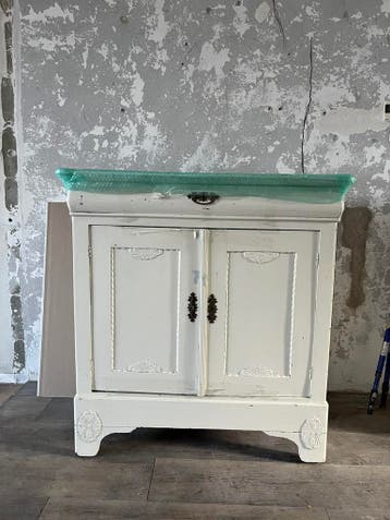 GRATIS - brocante kast