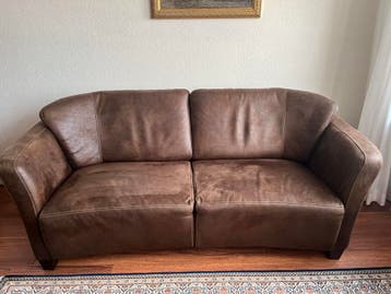 Comfortabele bruine leren tweezitsbank