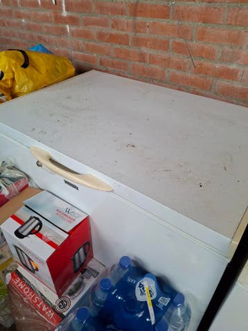 Vriezer, gratis af te halen, werkt nog prima