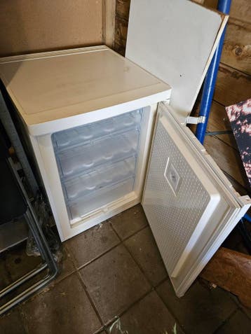 Tafelmodel vriezer,  wie vanavond kan ophalen 10-4?