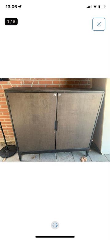 Gratis af te halen: Donkerbruine IKEA regissör kast dressoir