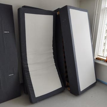 Boxspring 180x210cm met topper (waterschade hoofdbord)