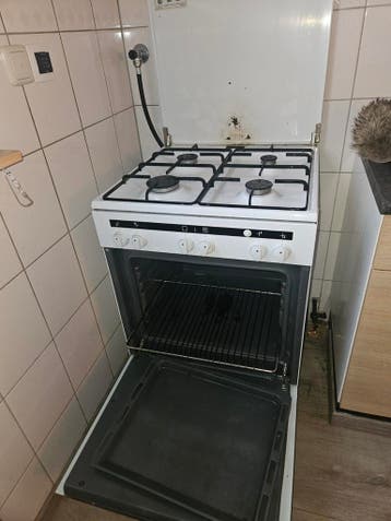 Gratis Wit gasfornuis met oven