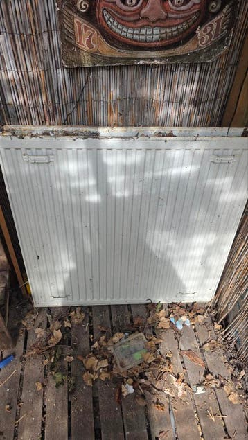 Gratis IJzeren radiator en aluminium prullenbak