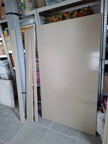 Keukenplaat hoogglans taupe met plinten