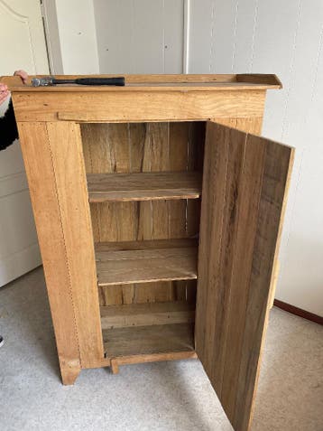 GRATIS     Houten Ghanese kast