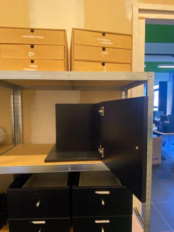 Zwarte kastje met deurtje  voor Pax Ikea