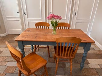 Gratis af te halen eettafel met 4 stoelen