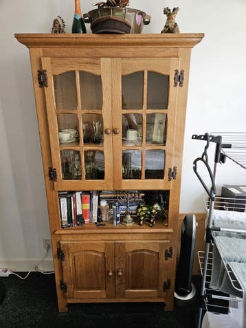 Buffetkast brutalist gratis af te halen in Amsterdam