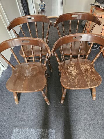 4 oude cafe stoelen