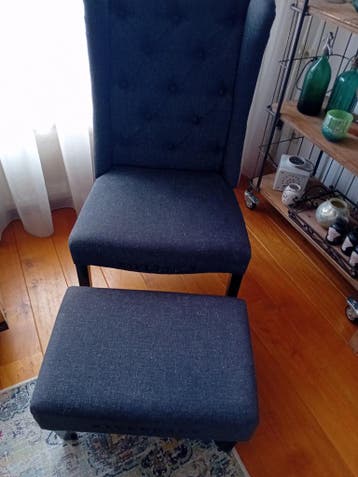 Riverdale stoel met voetenbankje gratis