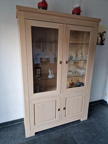 Licht Eikenhouten Vitrinekast met Glazen Deuren