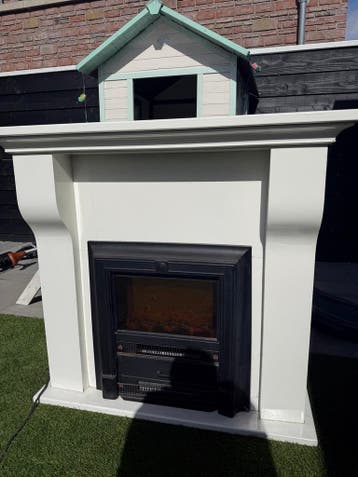 Witte schouw met elektrische haard