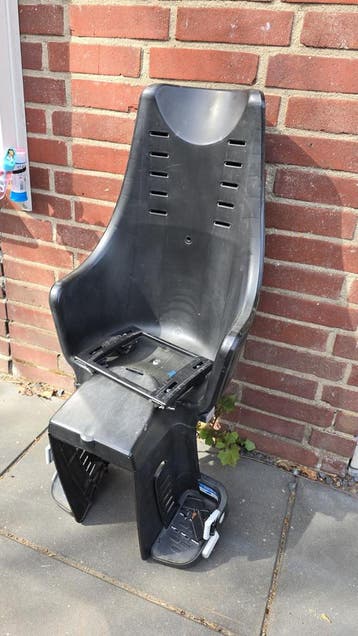 Gebruikt fietszitje met voetsteuntjes