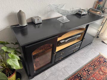 Zwart tv-meubel met glazen deur en lades