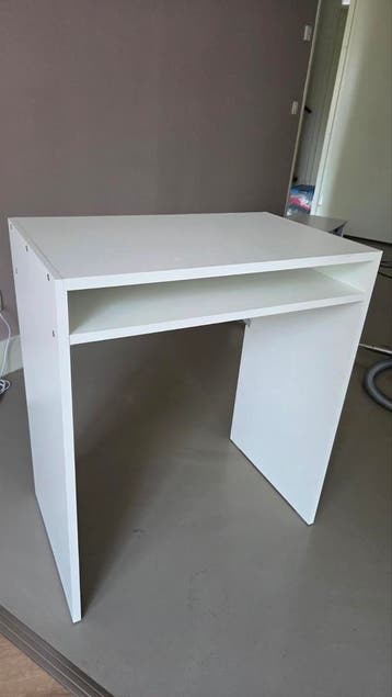 Gratis af te halen: Bureau / Make-up tafel (65x40x75cm)