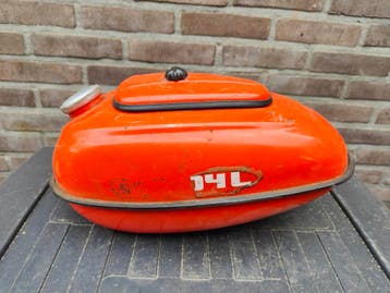 Puch tank.  Gereserveerd