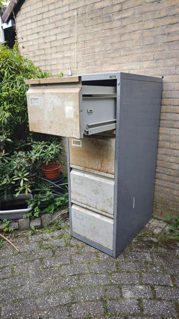 Metalen archiefkast met 4 laden