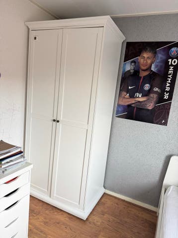 Gratis eenpersoonsbed en kledingkast