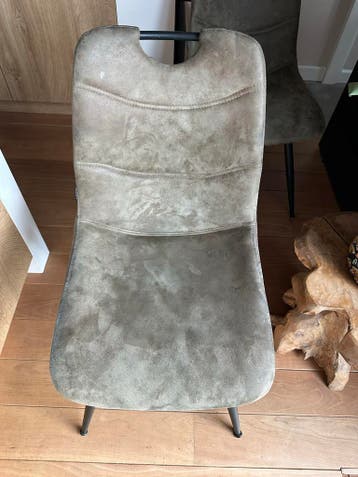 Suède olijfgroene stoelen