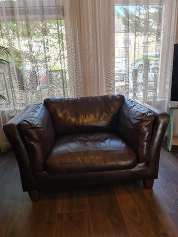 Loveseat bank 4 eetkamerstoelen