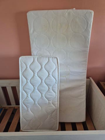 2 gratis baby matrassen: 120x60 cm en 80x40 cm