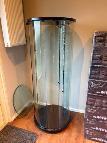 Gratis op te halen vitrinekast glas rond