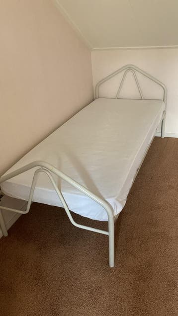 Gratis ophalen:1 persoons bed met matras